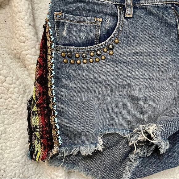 BDG Mid-Rise Embellished Denim Shorts | Sz 29 - Picture 3 of 7
